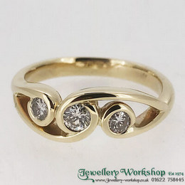 18ct 3 Stone Diamond Swirl Ring